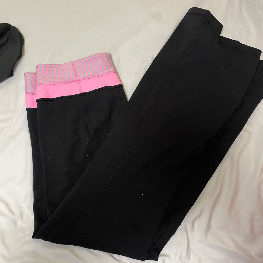 Align lululemon black flared leggings with pink waist band size 12